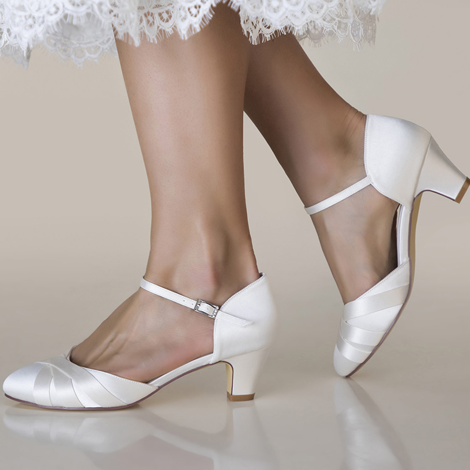 Chaussures de mariée satin ivoire petits talons Blanca